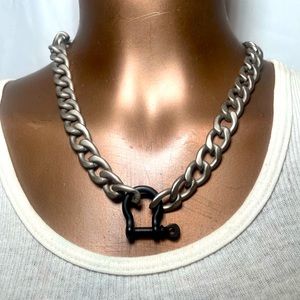 Matte silver plated link necklace with u shape horseshoe clasp